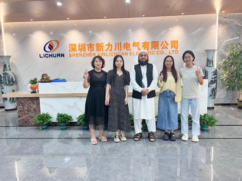Lichuan ຍິນດີຕ້ອນຮັບລູກຄ້າປາກິສຖານຢ່າງອົບອຸ່ນທີ່ຈະໄປຢ້ຽມຢາມໂຮງງານ
